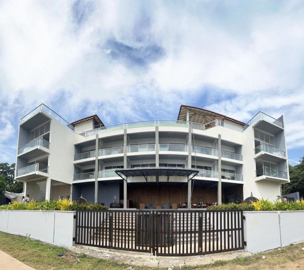 Mazarine Surf Suites Hiriketiya Dickwella Exterior photo