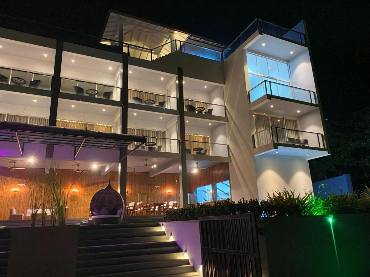Mazarine Surf Suites Hiriketiya Dickwella Exterior photo